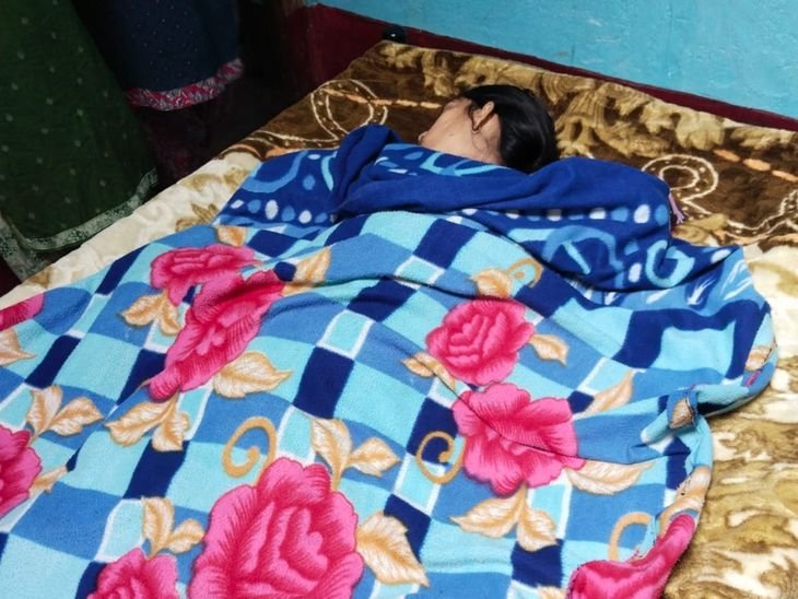 पति ने मुंबई में काम किया और पत्नी अकेले रहती थी | मुंबई में kasak कrasa kay, पतth अकेली अकेली r अकेली r थी