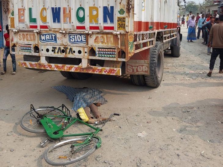 पालमू में एक ट्रक द्वारा कुचल दिए जाने के बाद स्कूल के छात्र की मृत्यु हो गई Vasam में स ktamathir की ट r ट r से से r से से r से