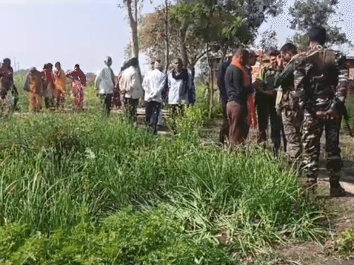 पालमू में एक मैदान में महिला का शरीर पाया गया था | Vayan में में खेत से से से से से kana शव kay के के kasak t से से से से से से में ray में में ray में में