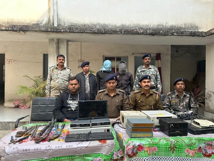 महागामा रेलवे आरक्षण काउंटर से ढाई लाख रुपये चोरी | तमाहा अमीर