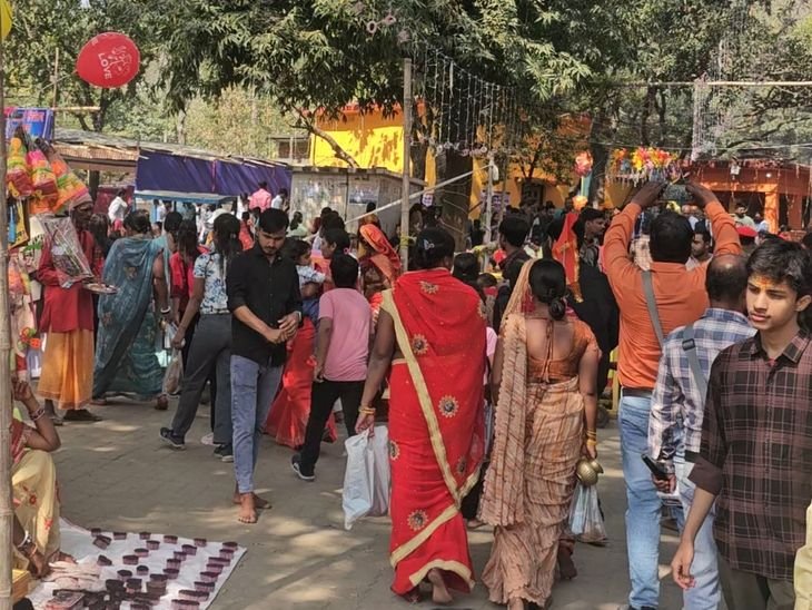 महाशिव्रात्रि पर कोडर्मा के धवजधारी धाम में भीड़ एकत्र हुई तमामदुरी तेरहबस क्यूबसबरी क्योरस क्यूटी: 777 yashak rayrauth ने kirtaurauraura taurama, koderma kadrama thamata, koderma ने koderma thaymas