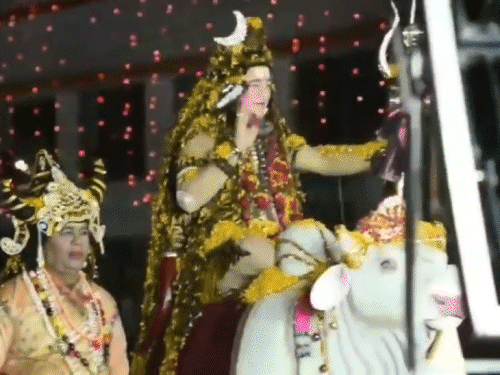 महाशिव्रात्रि पर त्वरित दर्शन के लिए शुल्क देओगर में 600 रुपये है | देवघ r में rashaphakir प rir प ६०० ६०० में rabirragur: अफ़रपदाहा, अयरा अफ़र