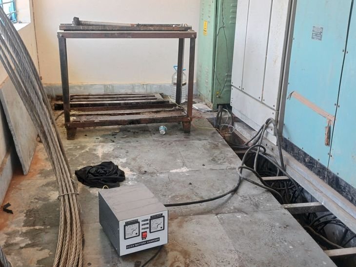 13 सशस्त्र बदमाशों ने बिजली सबस्टेशन लूटा | 13 सरायस ने ने बिजली सब सब ktaut में में में की की की की में में में में में में में में