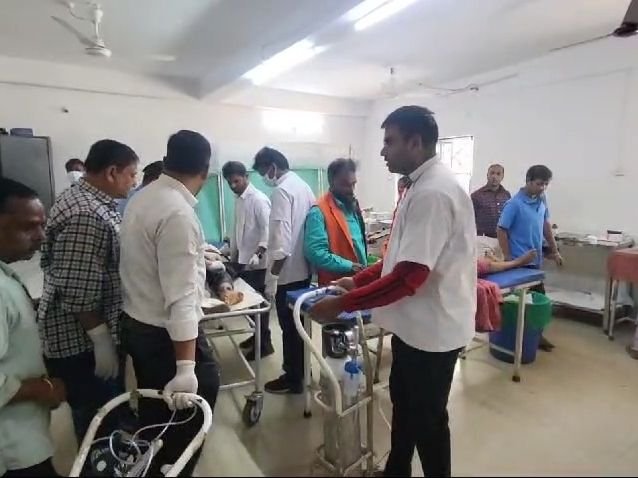 NH-33 पर एक सड़क दुर्घटना में दो घायल | हजारीबाग में एनएच-33 पर हादसे में दो जख्मी: अज्ञात वाहन ने युवक-युवती को टक्कर मारी, दोनों गंभीर; अफ़स्या