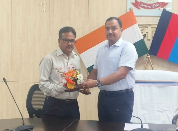 एसपी बोली उसके सेवानिवृत्ति पर हेड क्लर्क को विदाई देता है | अफ़रपदाहा, अय्यरहस