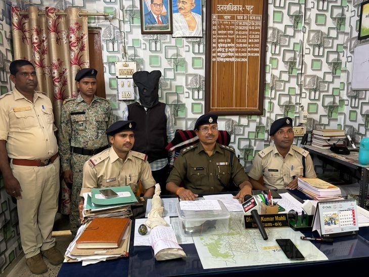 गोड्डा में हथियार के साथ पकड़ा गया अपराधी | तमाम की बात के kanaha yana kanadahak: देशी कट kirauna, kairतूस rayrतूस rabraunthak yramas; पहले भी भी rana kayta है है - गोड्डा न्यूज