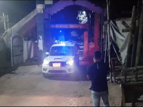 जिला प्रशासन ने धानबाद जेल पर छापा मारा | धनबाद जेल में जिला प्रशासन ने मारा रेड: डीसी-एसएसपी ने किया औचक निरीक्षण, 3 मोबाइल, चार्जर और एयरपॉड मिला - Dhanbad News