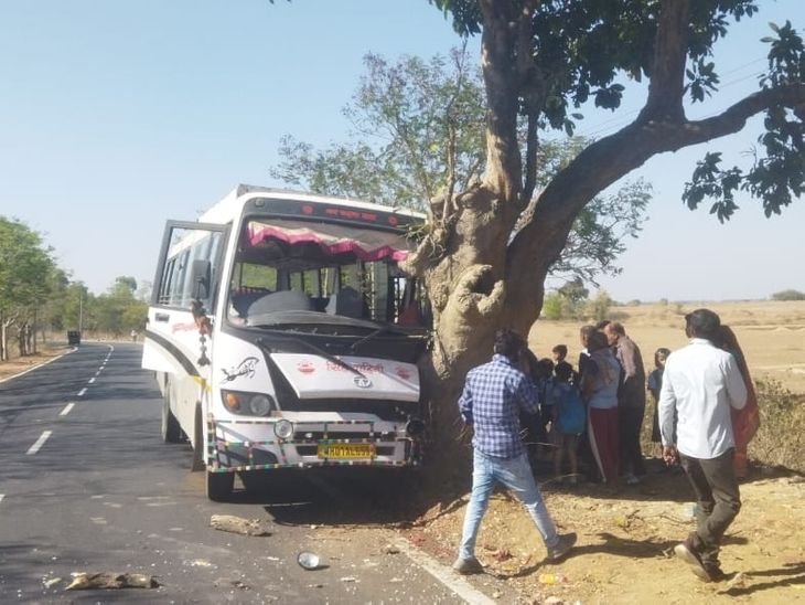 डीपीएस बस कोडर्मा में एक पेड़ से टकराया | कोडradada में ktaun कूल बस पेड़ पेड़ से से से से से से पेड़ पेड़ पेड़ पेड़ पेड़ पेड़ पेड़ पेड़ पेड़ पेड़ बस बस बस बस बस बस बस बस बस बस बस बस बस बस बस बस बस बस बस बस बस बस बचth को को r घ r घ r छोड़ने ray r थी थी थी थी - Koderma News