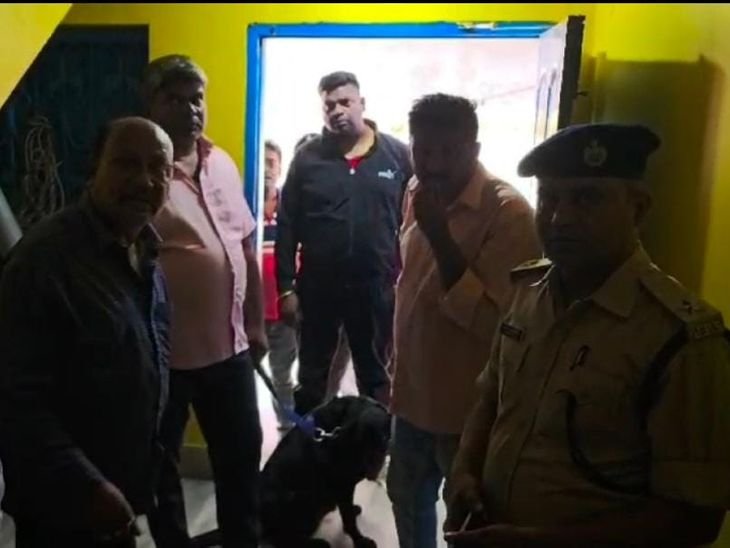 पारसुदीह में एक मिठाई व्यापारी के घर में चोरी | Yaurसुडीह में kasak व kryr घ rir चो घ rirी सराय शेर के बारे में बात करते हैं