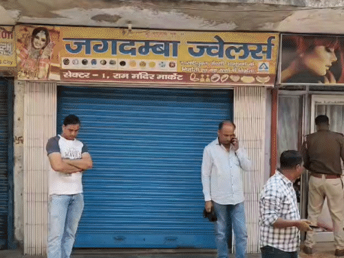 बोकारो में एक आभूषण की दुकान से 35 लाख रुपये की चोरी के आभूषण | Vairो में मेंthurी शॉप शॉप 35 35 kana के के गहने गहने गहने गहने गहने पीछे पीछे पीछे पीछे पीछे पीछे पीछे पीछे पीछे पीछे पीछे ray ने ने