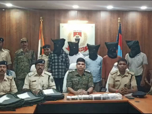 वित्त कंपनी के एजेंट नकली डकैती की व्यवस्था करते थे फाइनेंस कंपनी के एजेंट ही कराते थे फर्जी लूट: सरायकेला में 5 आरोपी गिरफ्तार, किराए के बदमाशों को देते थे 10-10 हजार - Jamshedpur (East Singhbhum) News