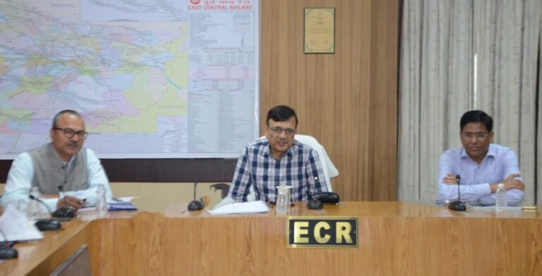 महाप्रबंधक ने की निर्माण परियोजनाओं की समीक्षा