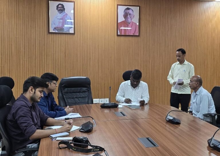 जन शिकायत के प्रभारी पदाधिकारी ने सुनी जनता की समस्याएं