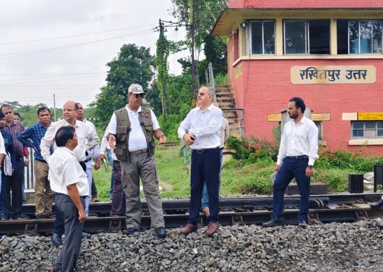 मंडल रेल प्रबंधक द्वारा धनबाद–रखितपुर–पाथरडीह–सिंदरी टाउन–धनबाद रेल खंड का विंडो ट्रेलिंग निरीक्षण किया गया |