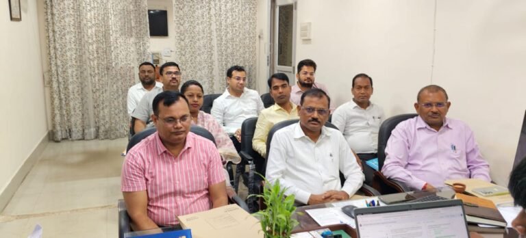 डीएलएसए सचिव ने की अंचल अधिकारियों के साथ बैठक
