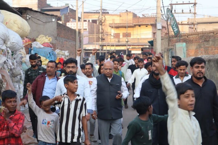 ऊपर इमामबाड़ा क्षेत्र में मेयर प्रत्याशी रवि बुंदेला का जनसंपर्क अभियान तेज
