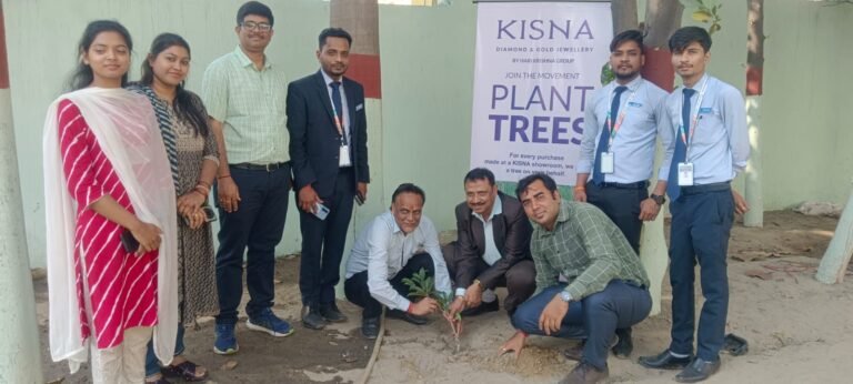 किसना डायमंड एंड गोल्ड ज्वेलरी ने स्कूल में पौधारोपण कर जरूरतमंदों को भोजन वितरण किया