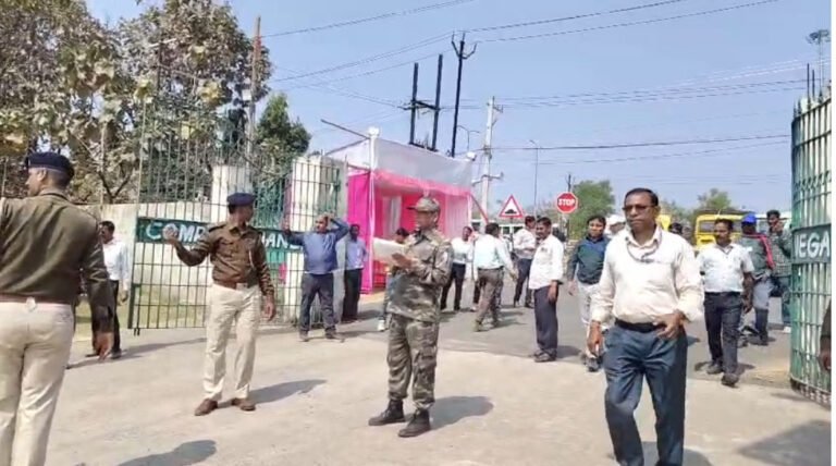 नगर निगम चुनाव की तैयारी पूरी, स्पोर्ट्स कॉम्प्लेक्स से 1019 बूथों के लिए मतदान सामग्री रवाना