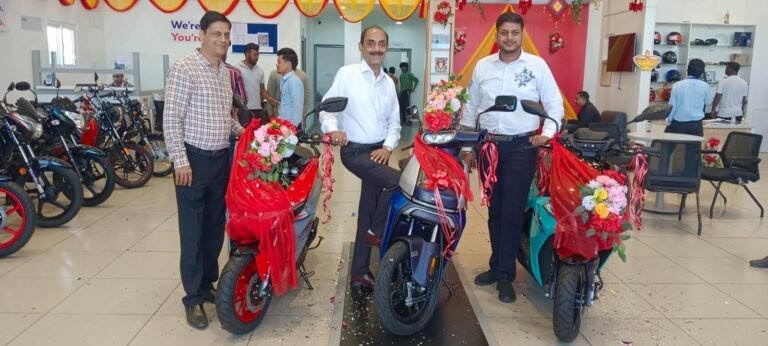 हेलीवाल टीवीएस में इलेक्ट्रिकल व्हीकल ऑर्बिटर व एनटोर्क 150 की हुई लॉन्चिंग