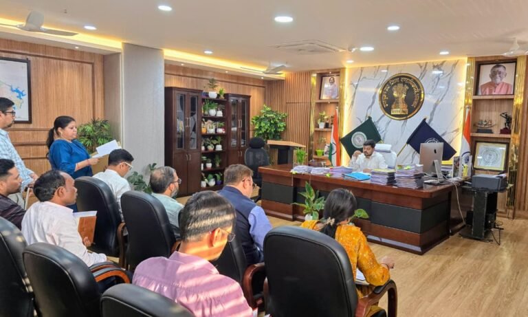 उपायुक्त ने की प्री मैट्रिक छात्रवृत्ति योजना की समीक्षा