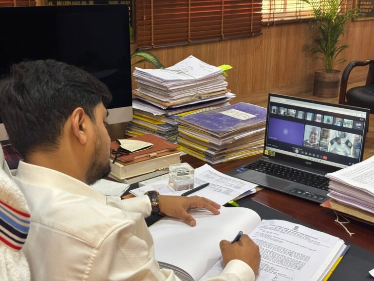 वीडियो कॉन्फ्रेंसिंग से उपायुक्त ने की मुख्यमंत्री पशुधन विकास योजना की समीक्षा
