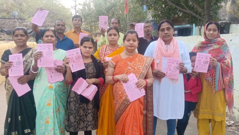 चुनाव प्रचार के अंतिम दिन वार्ड संख्या 27 की पार्षद प्रत्याशी पुनम प्रिया ने झोंकी ताकत