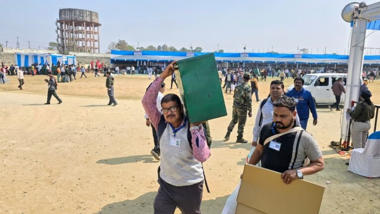 उपायुक्त व एसएसपी ने किया पोलिंग पार्टियों को रवाना