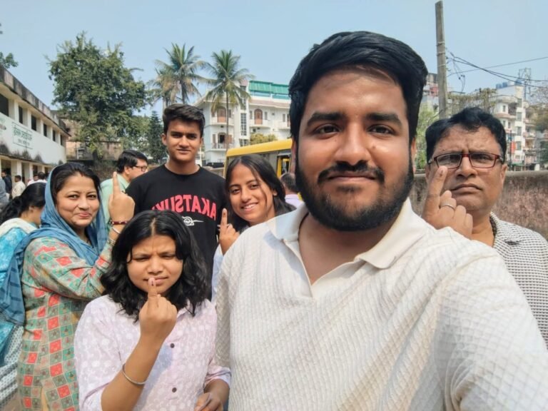 सपरिवार किया मतदान