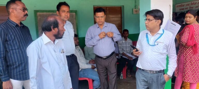 महापौर के निर्वाची पदाधिकारी ने किया मतदान केंद्रों का भ्रमण