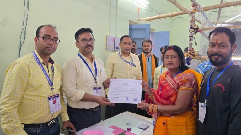 वार्ड संख्या 37 से 3483 मत प्राप्त कर गुड़िया देवी विजयी घोषित हुईं।