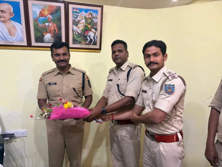 गोमो में प्रशिक्षु आईपीएस अंकित सिंहा ने संभाला हरिहरपुर थाना प्रभारी का पदभार
