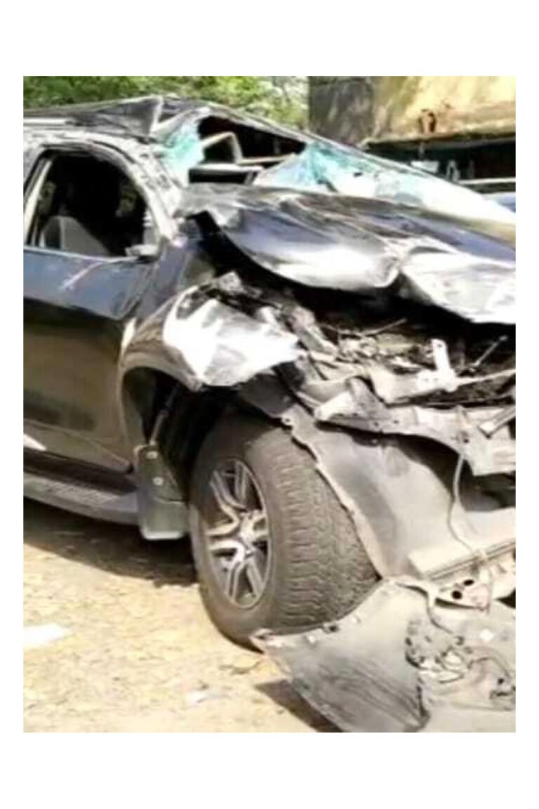 स्विफ्ट कार और ऑटो में भीषण टक्कर, दो की मौत।