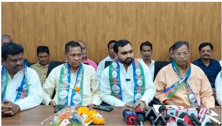 धनबाद परिसदन में लोजपा (आर) की प्रेस वार्ता, लेबर सेल के विस्तार पर बनी सहमति