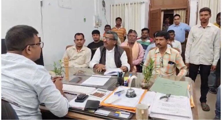 वेतन नहीं मिलने पर जलापूर्ति ठप, मजदूरों ने सहायक श्रम आयुक्त से लगाई गुहार ।