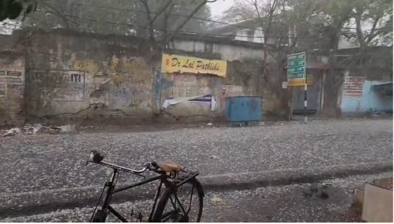 धनबाद में अचानक बर्फबारी से सफेद हुई कोयलांचल की धरती।