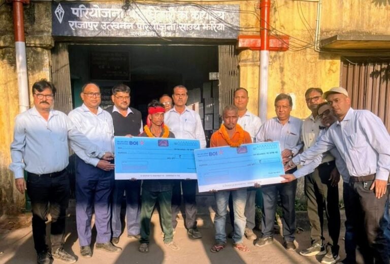 बस्ताकोला एरिया के दो लाभुकों को उपलब्ध कराया बेलगड़िया में आवास