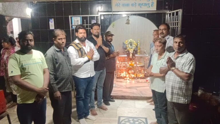 बरमसिया शनिदेव महाराज मंदिर में दिलीप सिंह ने किया महा प्रसाद का वितरण