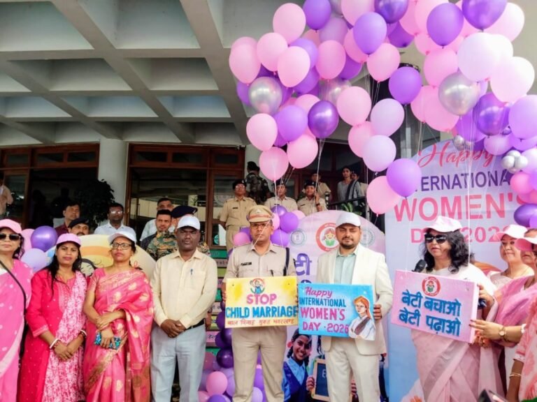 स्कूटी रैली निकालकर महिलाओं ने दिया नारी शक्ति का संदेश