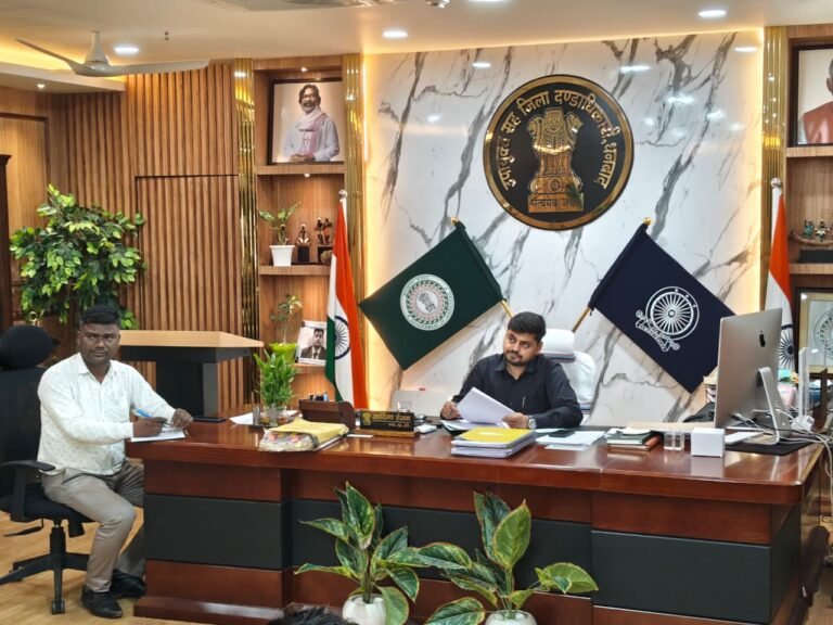 ◆जनता दरबार में आमजनों की समस्याओं से अवगत हुए उपायुक्त, समस्याओं के निष्पादन हेतु अधिकारियों को दिए निर्देश