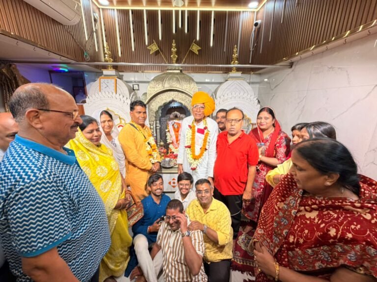 कतरास में प्रस्तावित श्याम मंदिर भूमि का किया अवलोकन, भक्तों संग ताली कीर्तन