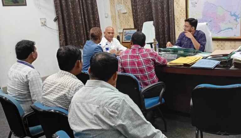 अनुमंडल दंडाधिकारी ने की स्टार मार्क शिकायतों की समीक्षा