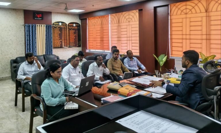 डीडीसी ने योजनाओं में तेजी लाने का दिया निर्देश