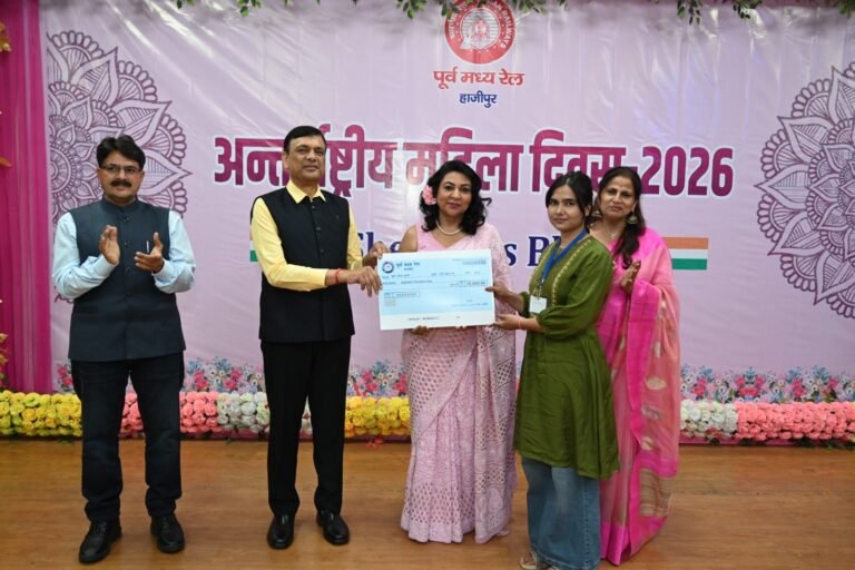 रेलकर्मियों की चयनित 739 पुत्रियों कोउच्च शिक्षा हेतु छात्रवृति वितरित किया गया