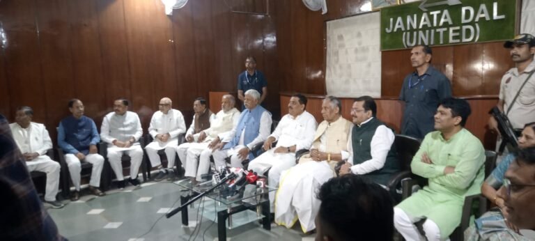 जदयू राष्ट्रीय अध्यक्ष पद के लिए संजय झा ने दाखिल किया नामांकन पत्र, शामिल हुए धनबाद से पिंटू सिंह