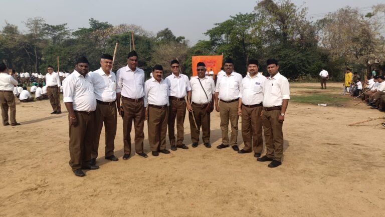 मनोज जी ने स्वयंसेवकों को संबोधित करते हुए ‘पंच परिवर्तन’ के माध्यम से राष्ट्र निर्माण का आह्वान किया।