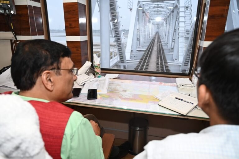 श्री छत्रसाल सिंह, महाप्रबंधक द्वारामाेकामा-बरौनी-समस्तीपुर-दरभंगा-लौकहा बाजार रेलखंड का किया गया निरीक्षण