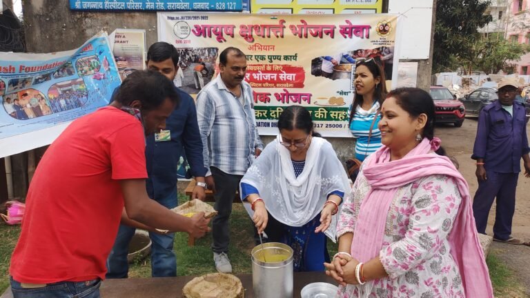 सरायढेला में आयुष क्षुधार्त्त भोजन सेवा अभियान की शुरुआत, हर शनिवार जरूरतमंदों को मिलेगा भोजन