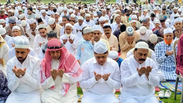 सभी ईदगाह और मस्जिदों में शांतिपूर्ण तरीके से अदा की गई ईद की नमाज