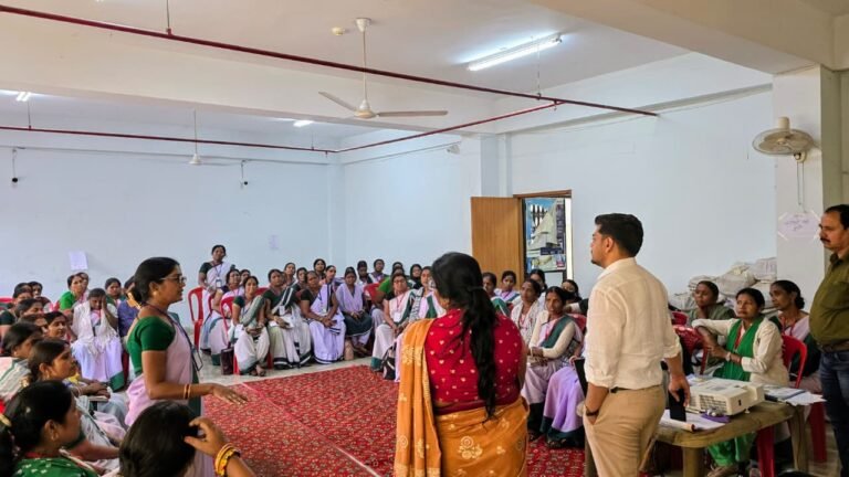 प्रशिक्षण के दौरान उपायुक्त ने किया सहियाओं को प्रेरित