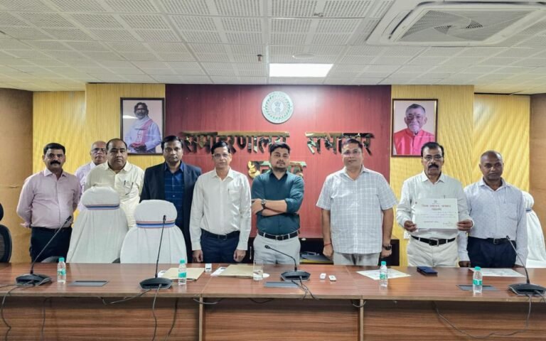 उपायुक्त ने लेखा परीक्षा के प्रशिक्षकों को किया सम्मानित